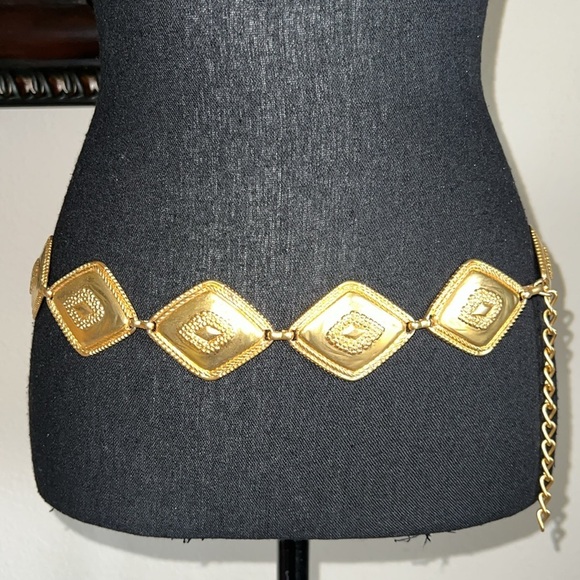 ESCADA Women’s Gilded Gold Tone Ornate Diamond Shaped Heavy Metal Designer Belt - Picture 4 of 16